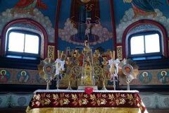 Grapevine-design-fully-dresed-altar-Chicago